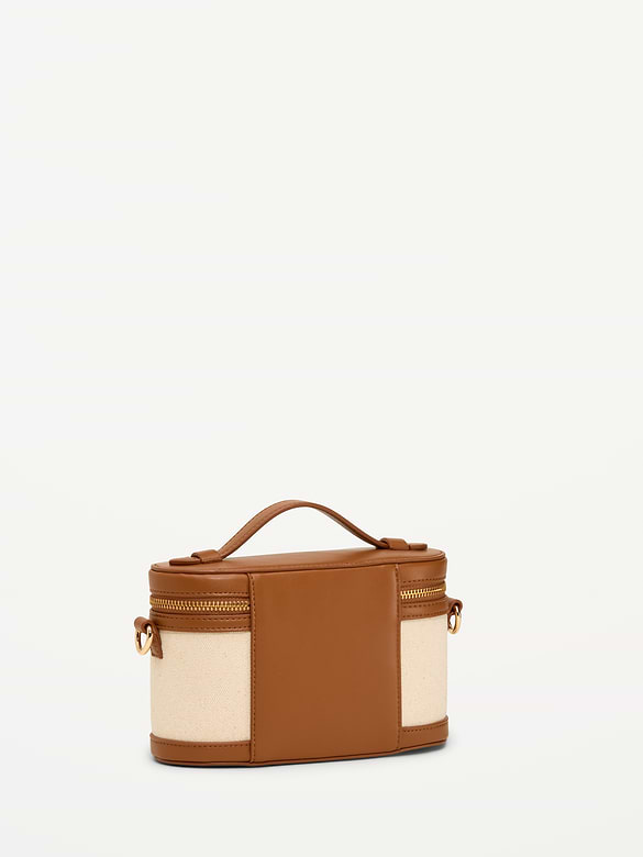 Sac convertible à poignée sur le dessus.