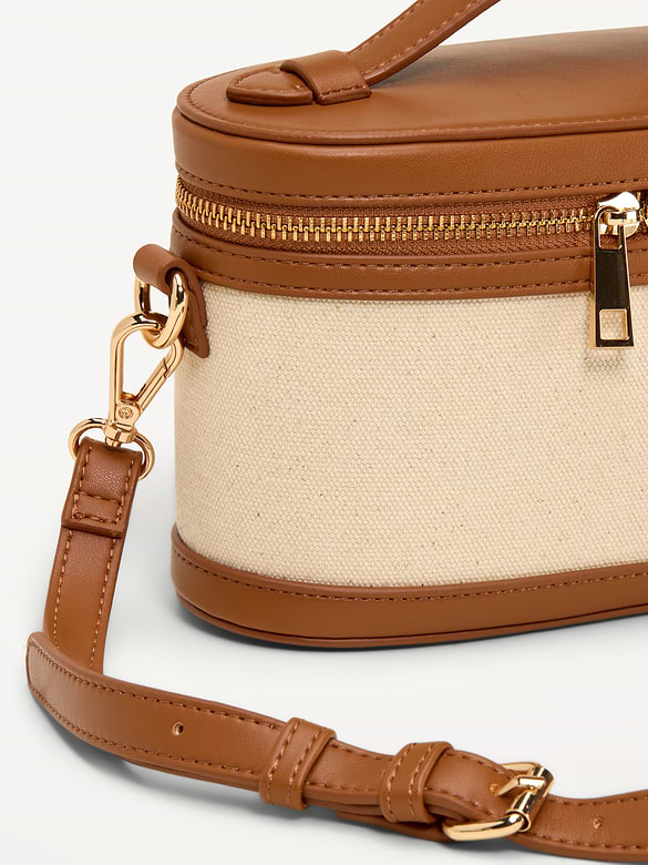 Sac convertible à poignée sur le dessus.