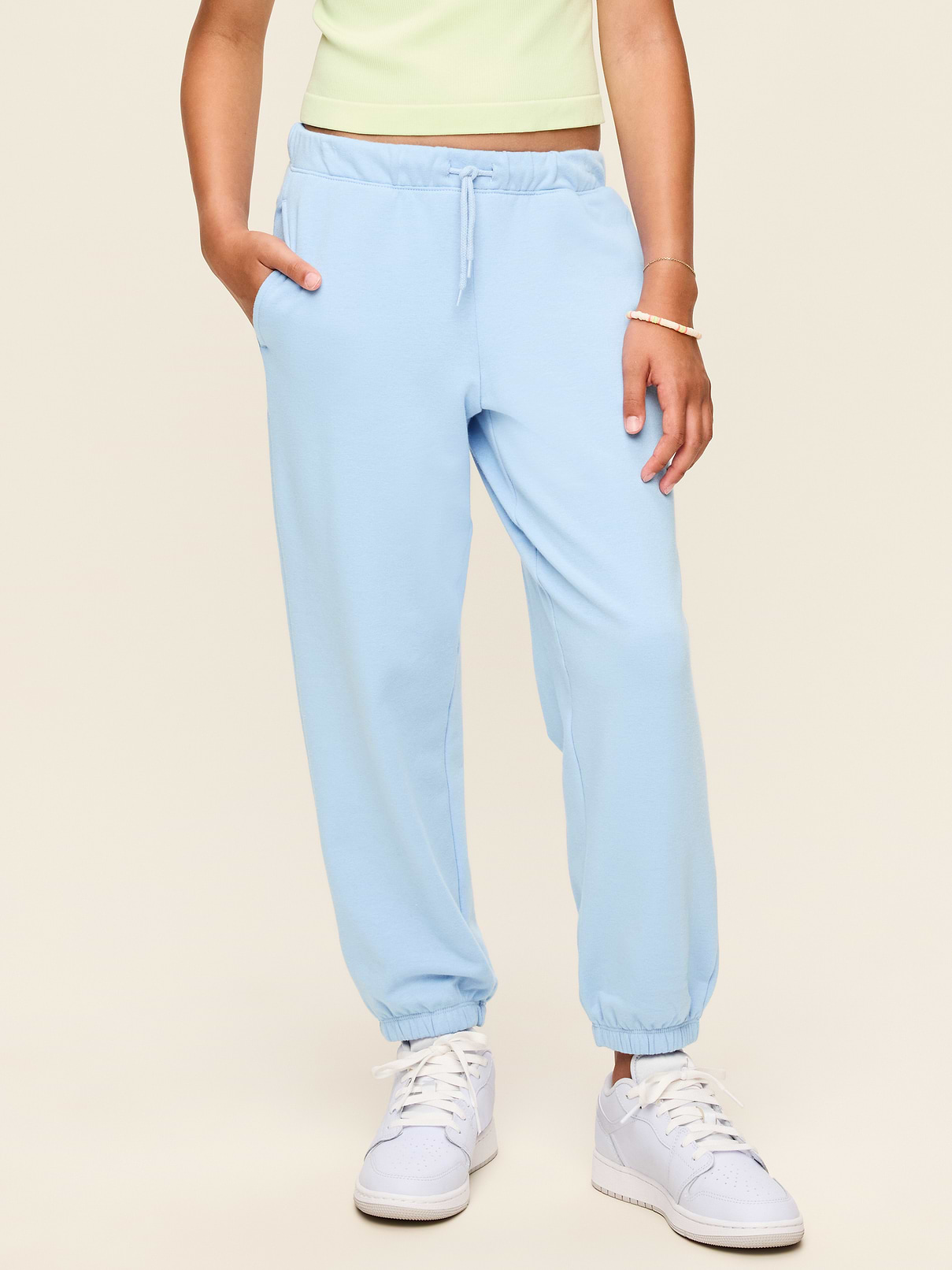 L'image numéro 1 présente Pantalon de jogging rétro à taille haute pour Fille