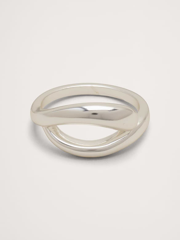 Bague à ouverture torsadée