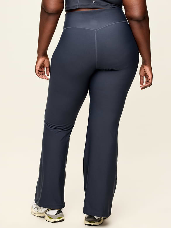 Extra High-Waisted PowerSoft Boundless Flare Leggings – No Front Seam