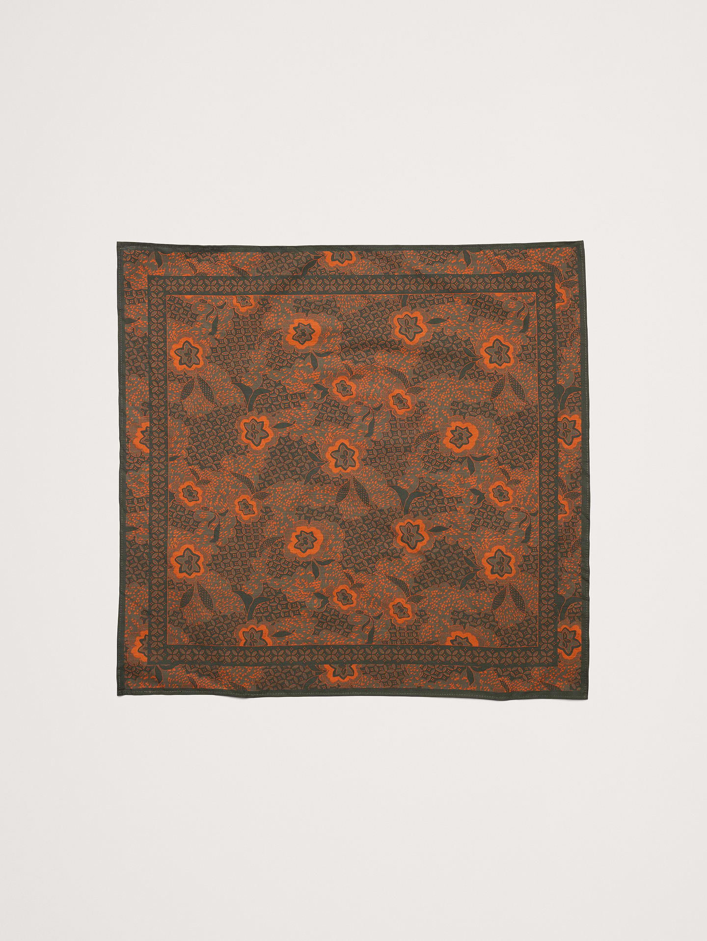 L'image numéro 1 présente Bandana signature