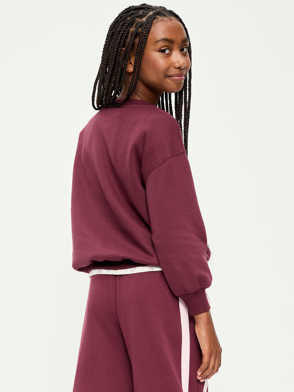 L'image numéro 2 présente Chandail long surdimensionné de style universitaire en coton ouaté pour fille