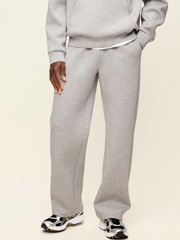 L'image numéro 1 présente Pantalon en coton ouaté coupe généreuse en molleton raffiné