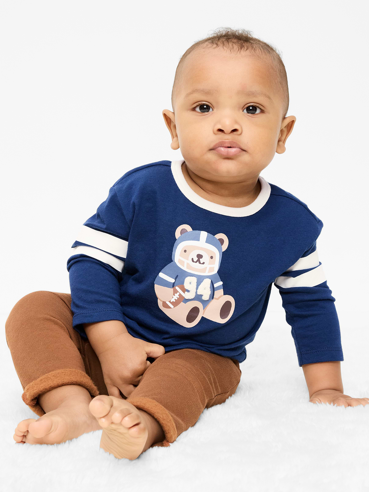 L'image numéro 1 présente Ensemble t-shirt à manches longues à imprimé et pantalon en coton ouaté pour bébé