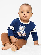L'image numéro 1 présente Ensemble t-shirt à manches longues à imprimé et pantalon en coton ouaté pour bébé