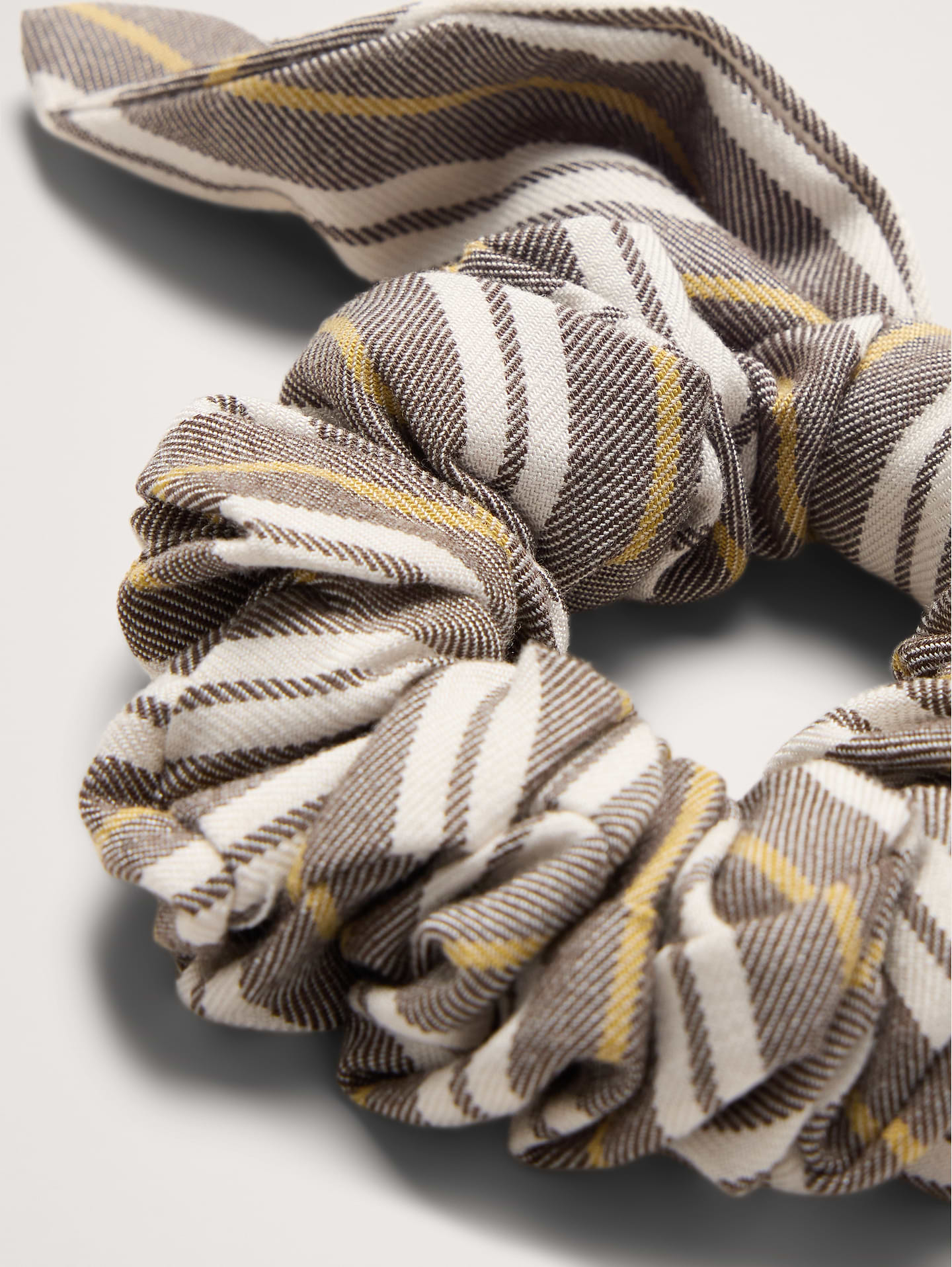 Image number 4 showing, Banana Republic x La Ligne | The Hair Scrunchie