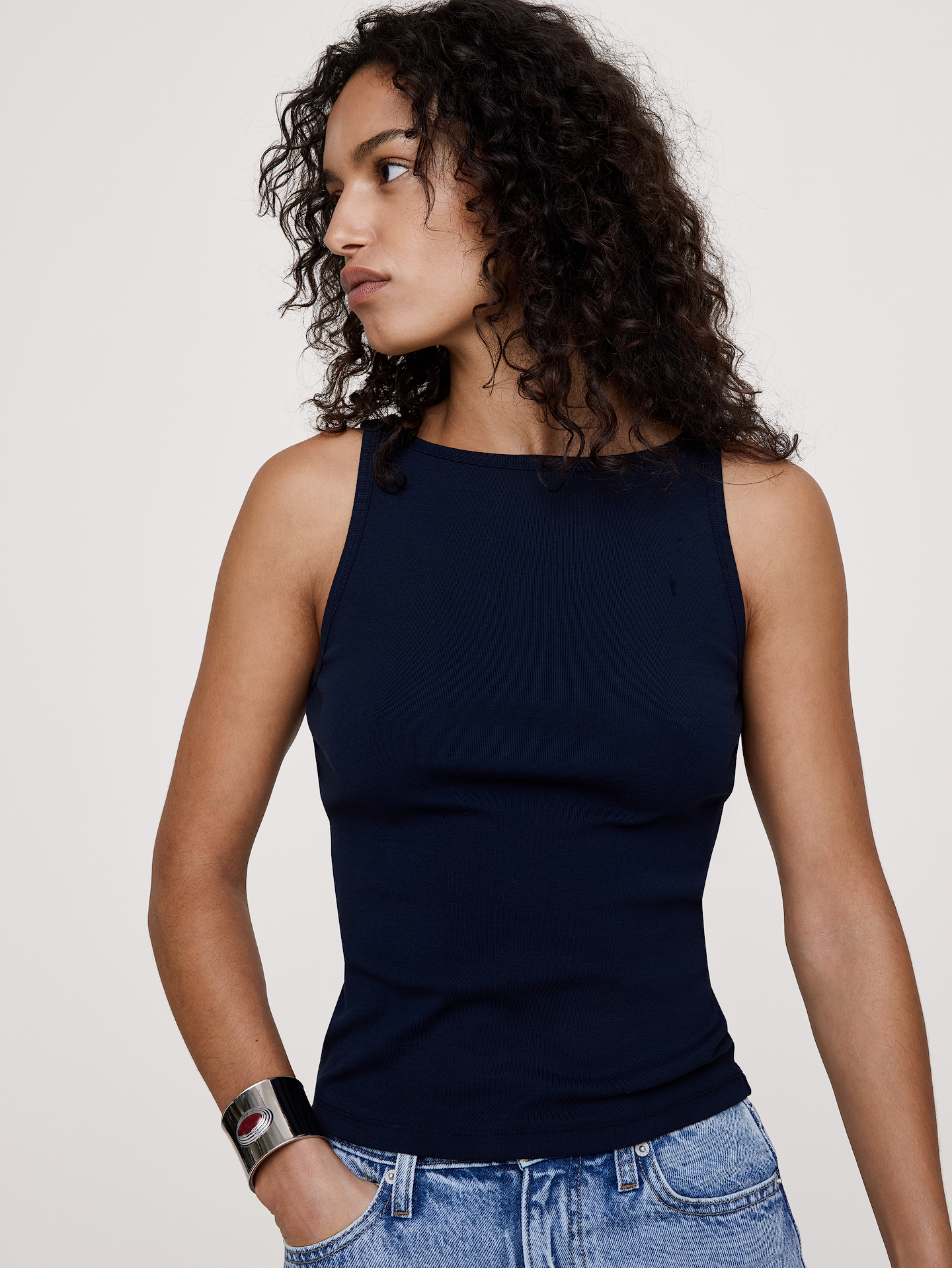 L'image numéro 1 présente Camisole minimaliste en coton