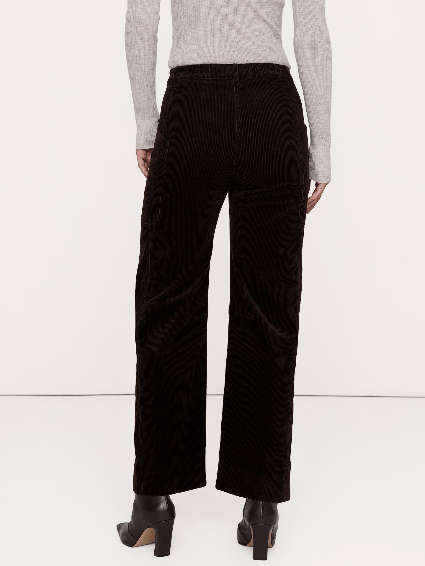 L'image numéro 3 présente Pantalon droit taille haute extensible en velours côtelé