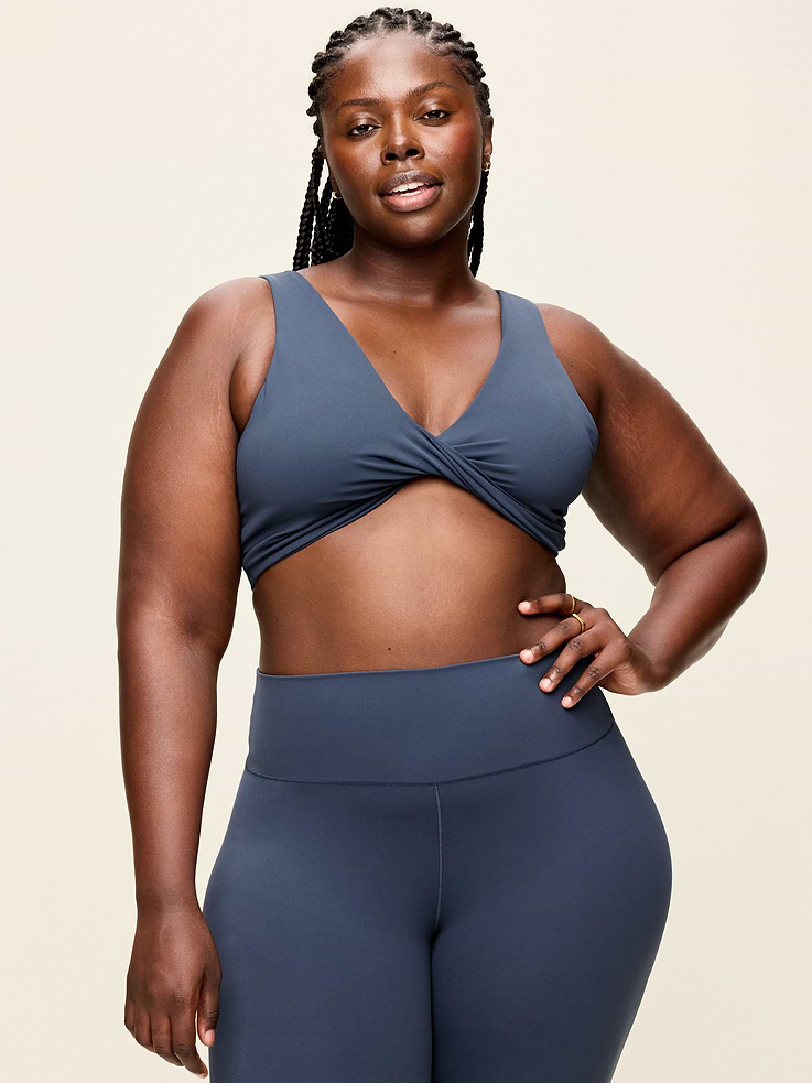 Image 6 of 8, Light Support StudioSmooth Twist-Front Sports Bra