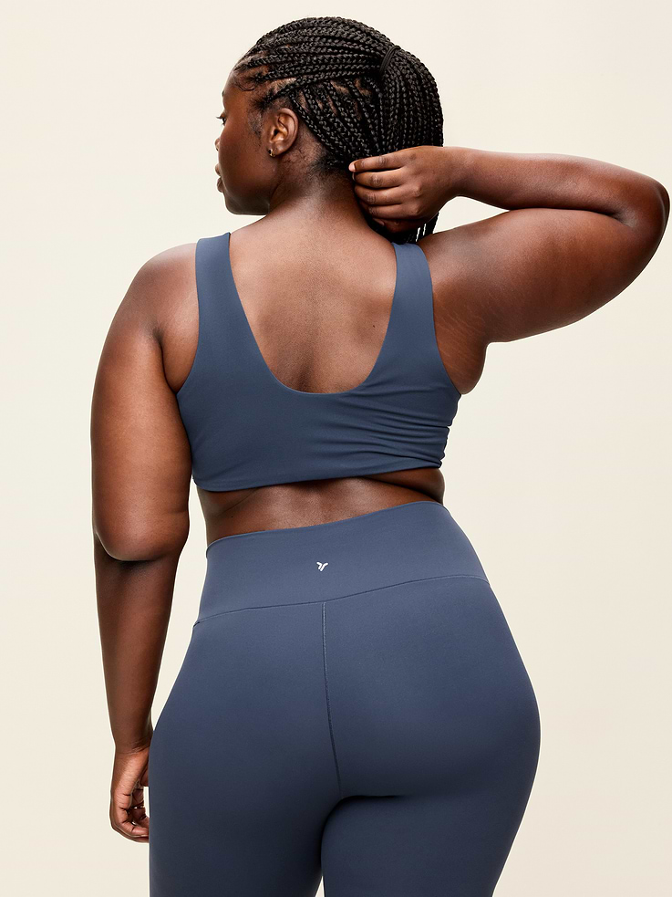 Image 7 of 8, Light Support StudioSmooth Twist-Front Sports Bra