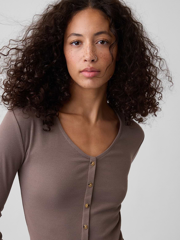 Fitted Ribbed V-Neck Top