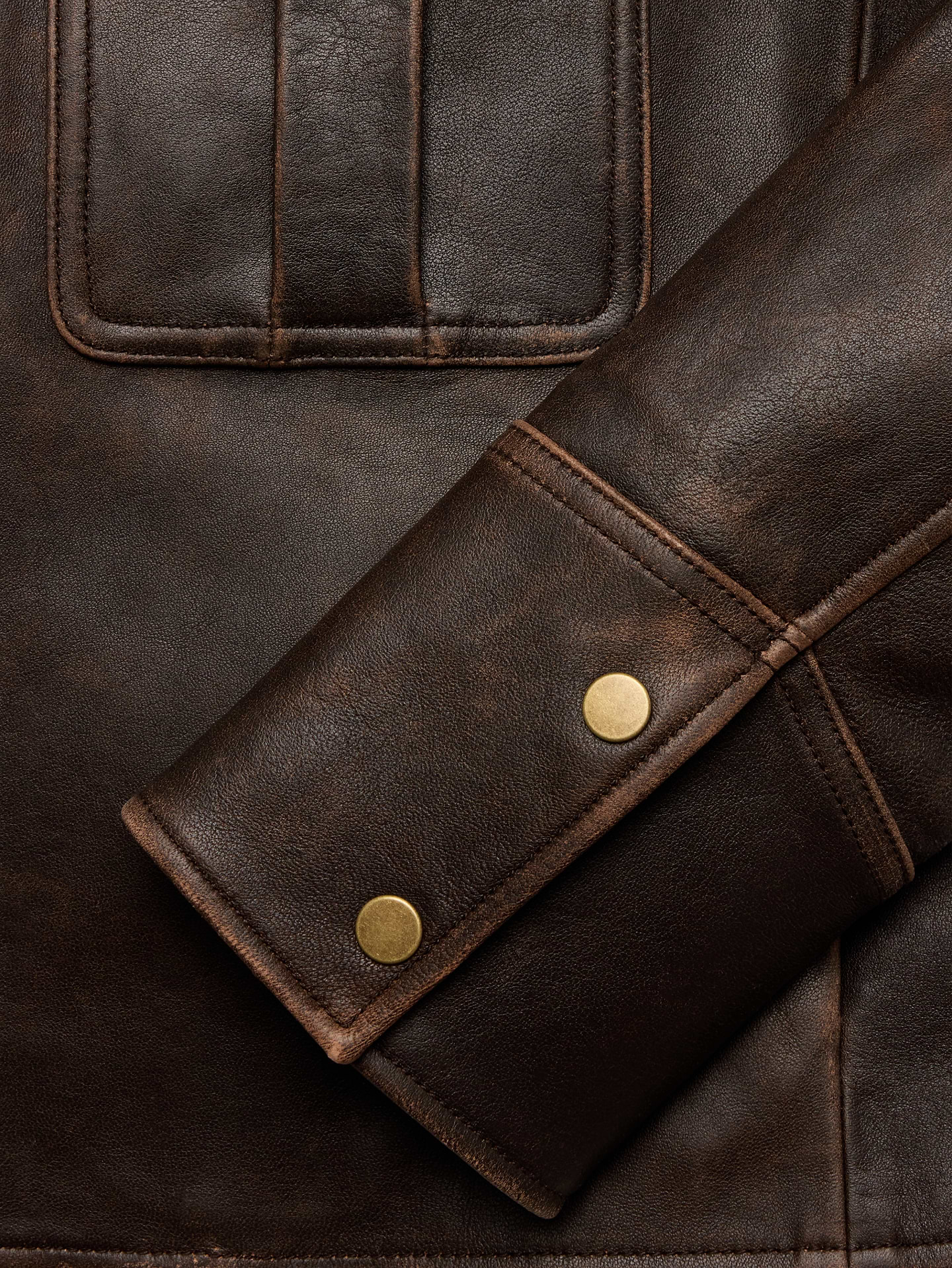 L'image numéro 7 présente Veste en cuir d’aspect usé
