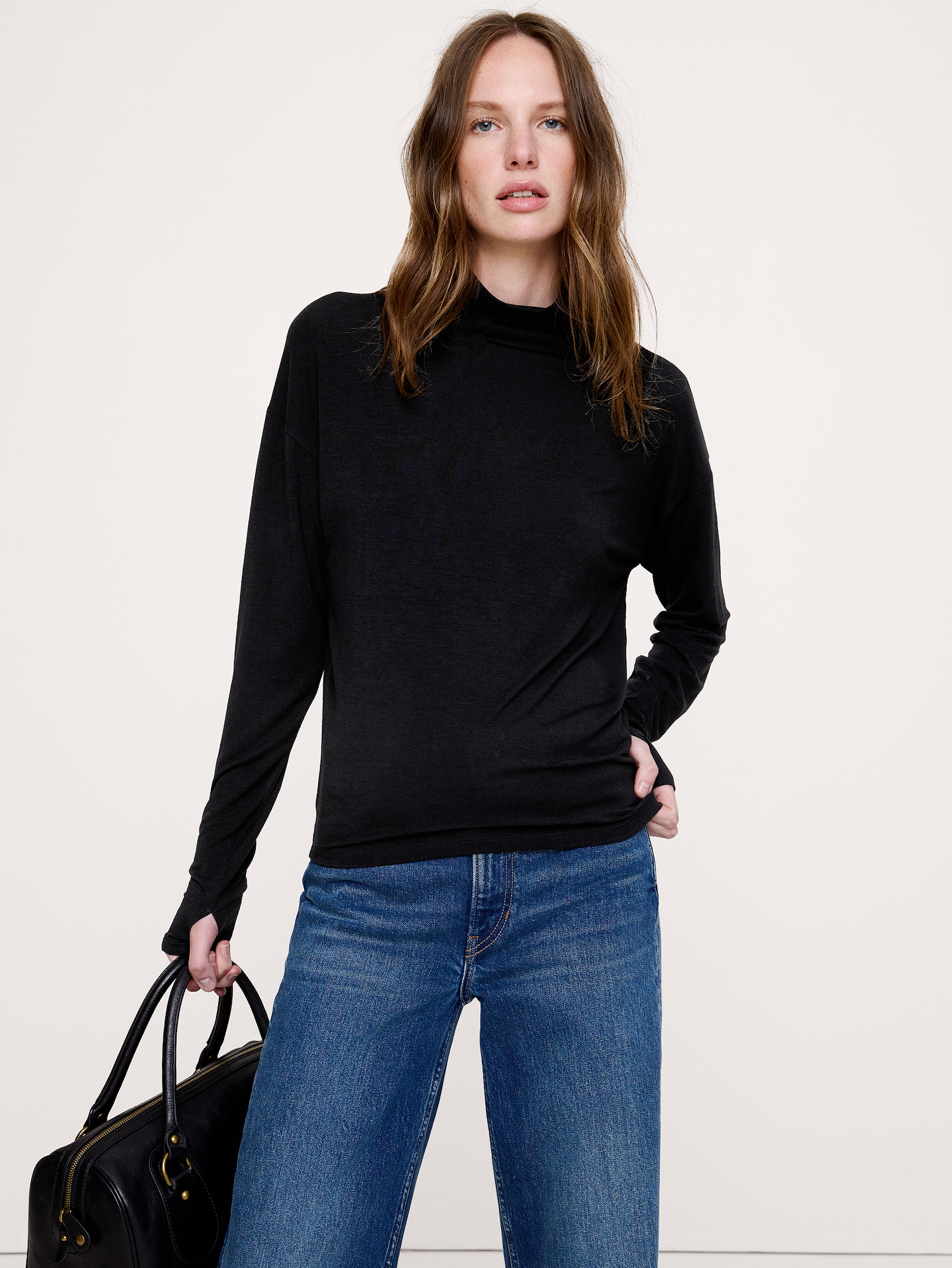 L'image numéro 1 présente T-shirt décontracté à col roulé en mélange de laine luxueux