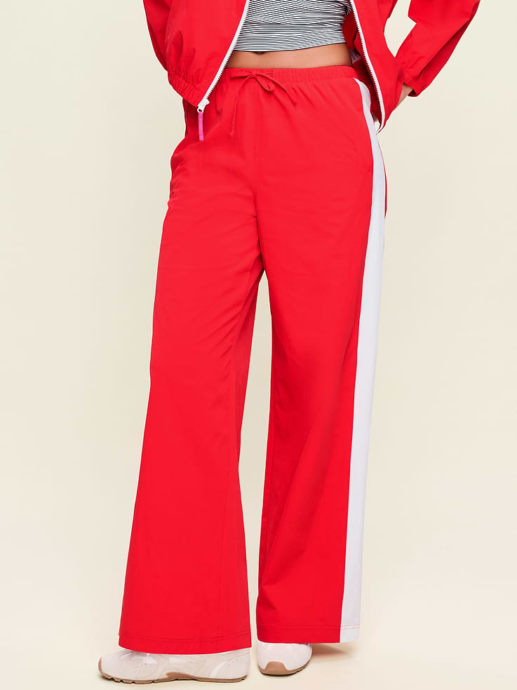 L'image numéro 1 présente Pantalon sport tissé léger à taille haute Tech Trek