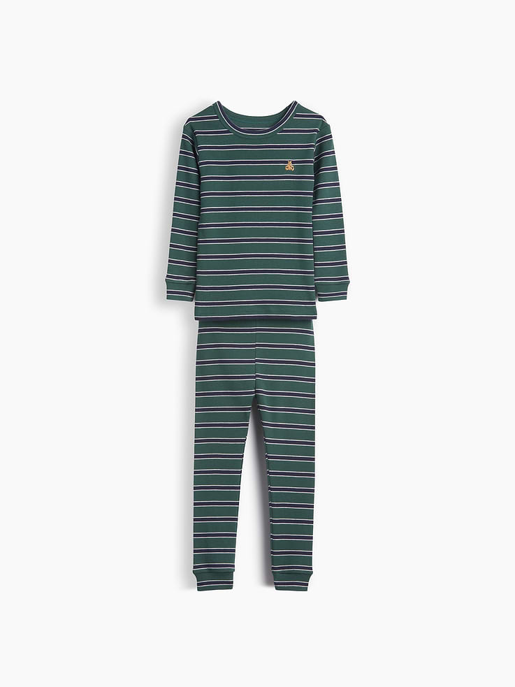 Image 1 de 2, Nos pyjamas les plus confortables, plus doux que jamais. Coton brossé douillet à l’intérieur. Leurs couleurs et leurs motifs favoris à l’extérieur., Coton biologique doux et intérieur brossé douillet., Encolure ras du cou., Manches longues., Ourson Brannan brodé sur la poitrine., Pantalon de pyjama à taille élastique., Poignets et extrémités à bande., Rayures sur l’ensemble., Fait à 100 % de coton biologique cultivé sans pesticides ni engrais synthétiques., Ce produit a été fabriqué dans une usine qui investit dans l’égalité des genres et l’autonomisation des femmes grâce au programme Reimagining Industry to Support Equality (RISE). En savoir plus: Combler les lacunes en matière d’équité | Gap Inc. ., Produit #912834