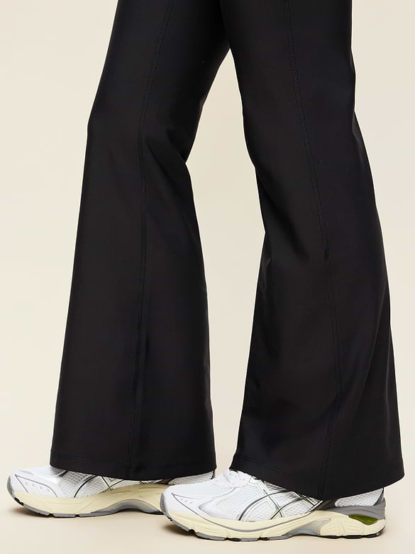 Extra High-Waisted PowerSoft Boundless Flare Leggings – No Front Seam