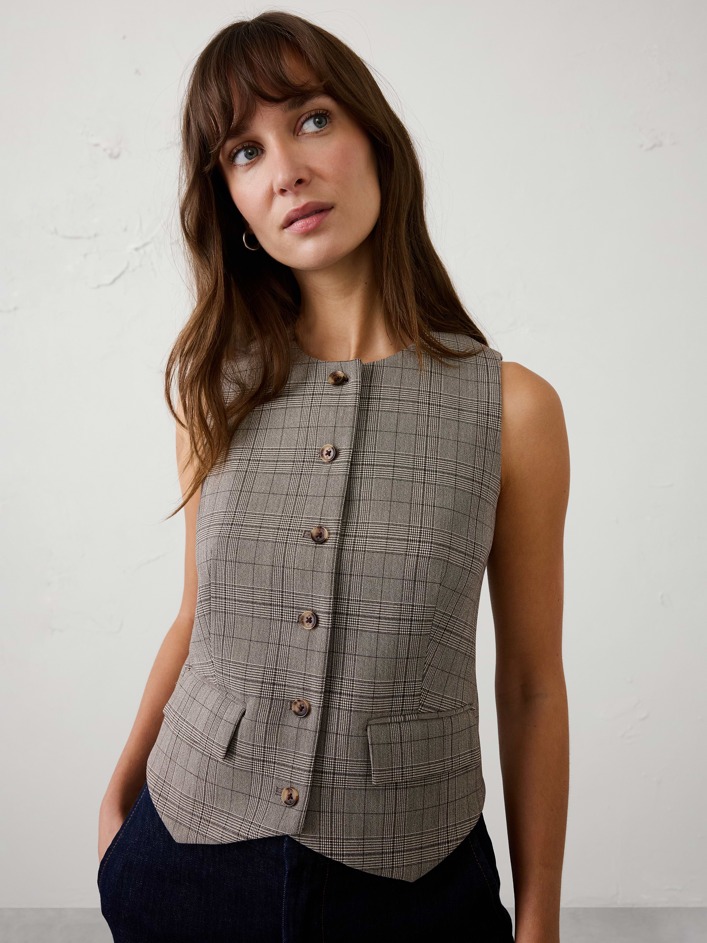 Image number 3 showing, Donegal Short Vest
