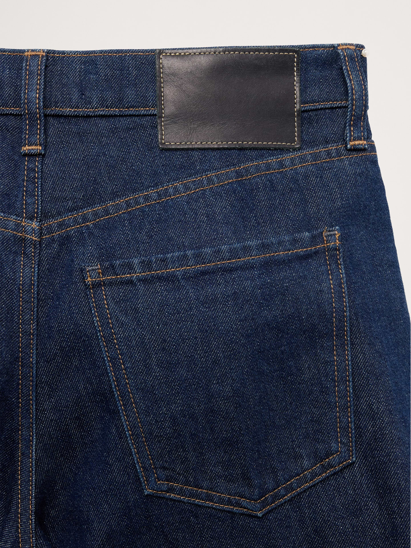 L'image numéro 6 présente Le célèbre jean classique à jambe large