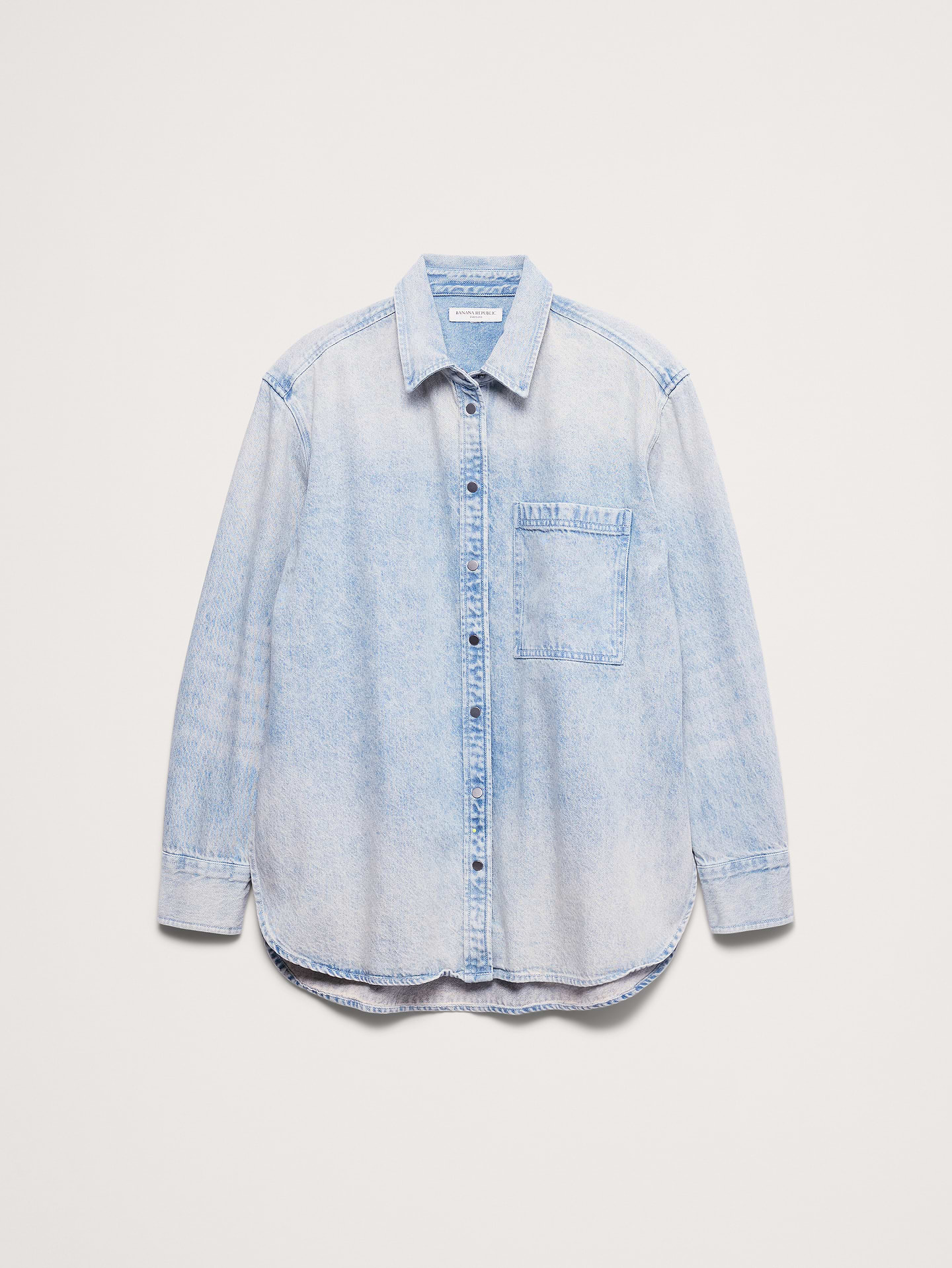 L'image numéro 4 présente Le chemisier surdimensionné en denim