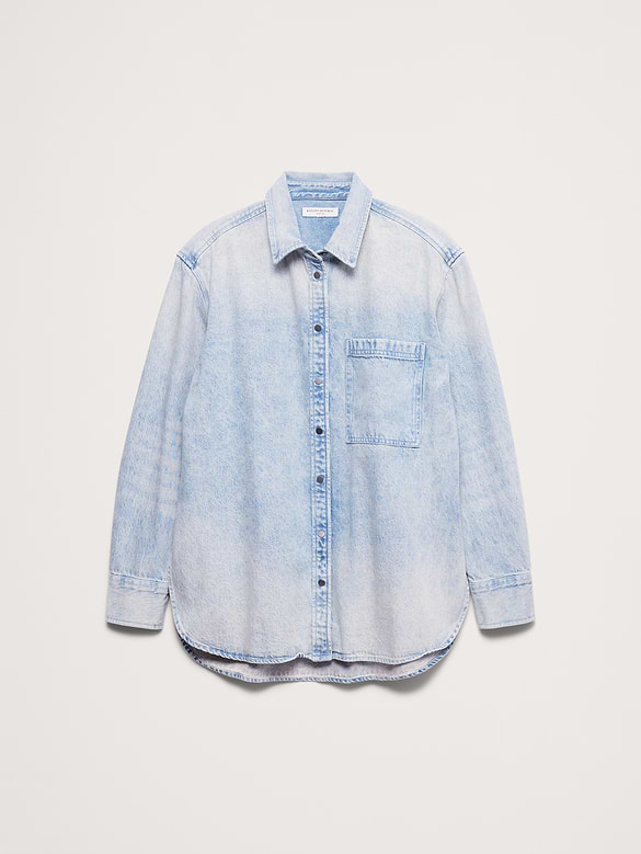 Le chemisier surdimensionné en denim