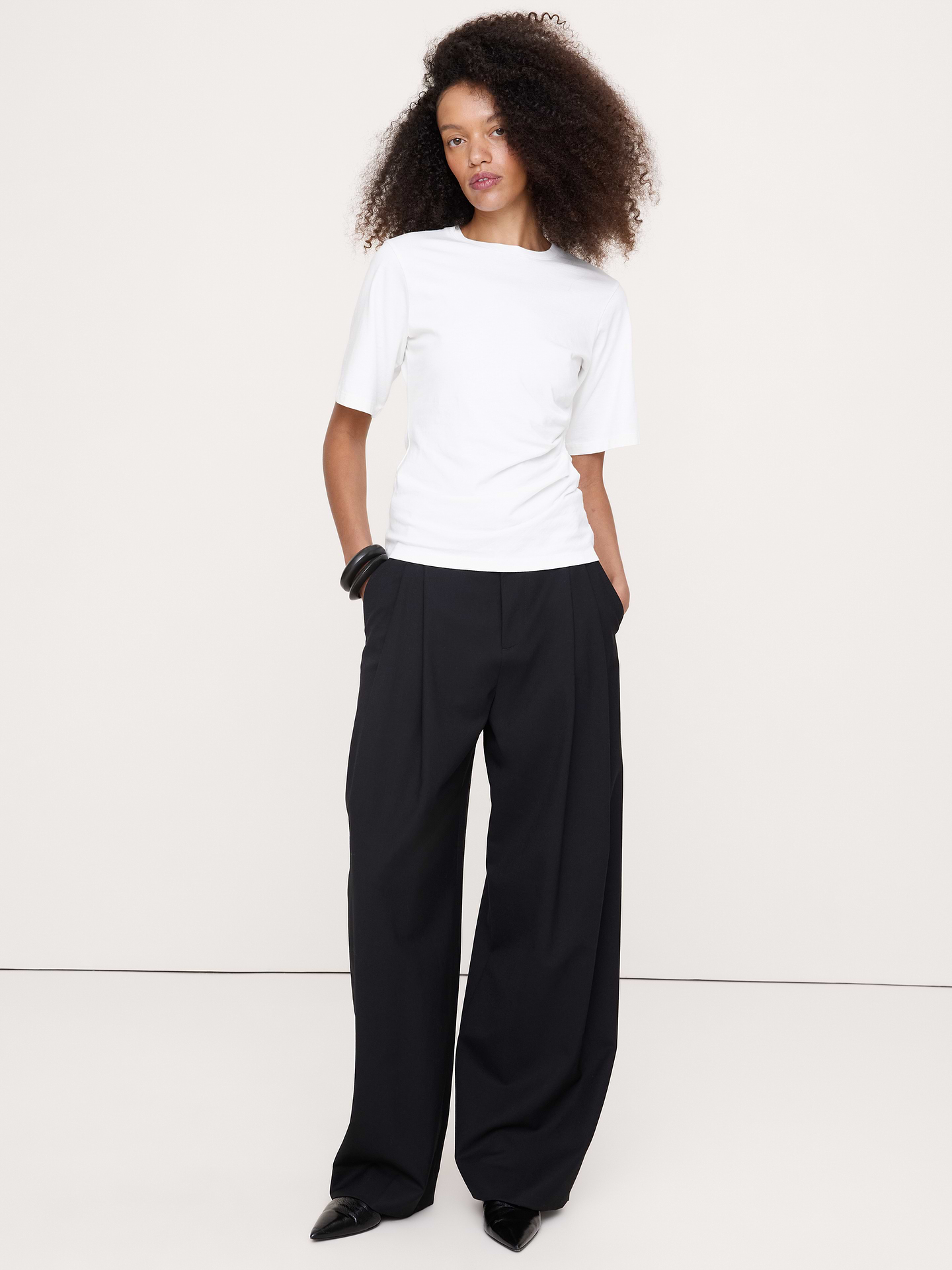 L'image numéro 1 présente T-shirt rétro froncé sur les côtés en coton
