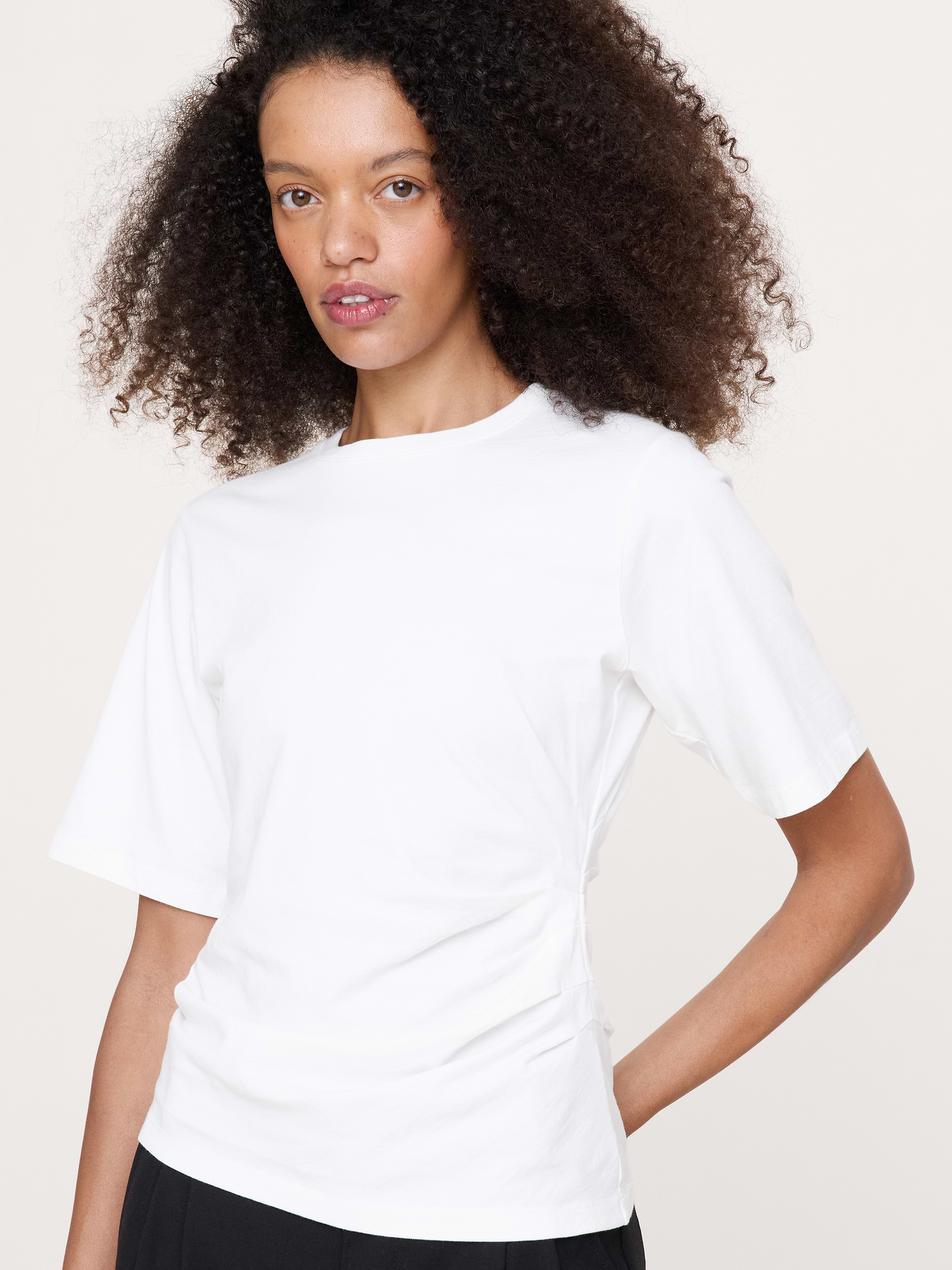 L'image numéro 3 présente T-shirt rétro froncé sur les côtés en coton