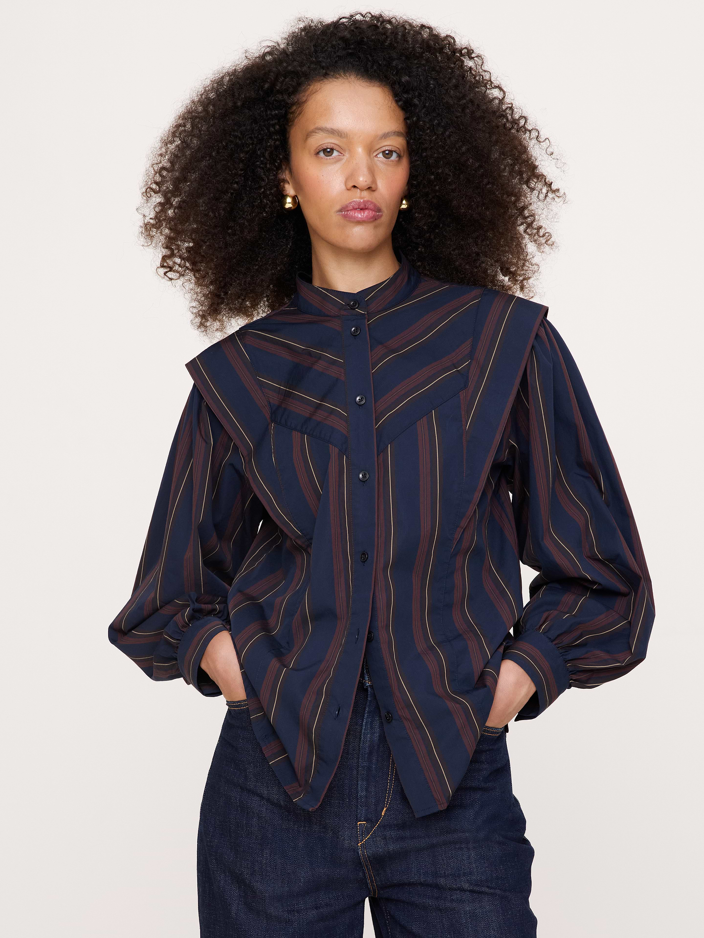 L'image numéro 1 présente Chemise en coton à col étagé