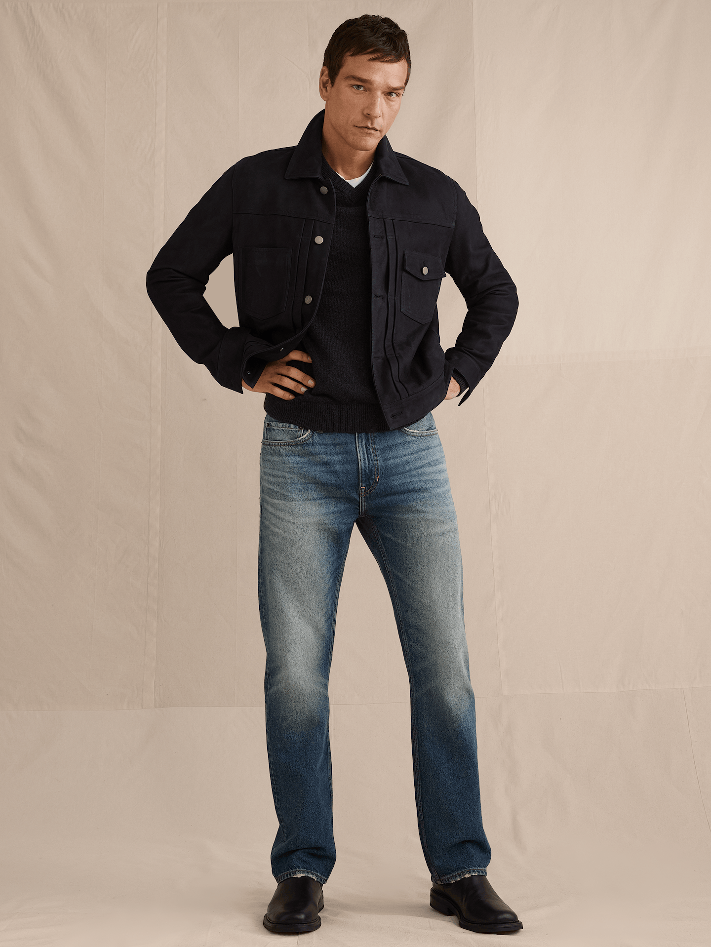 L'image numéro 1 présente Jean droit