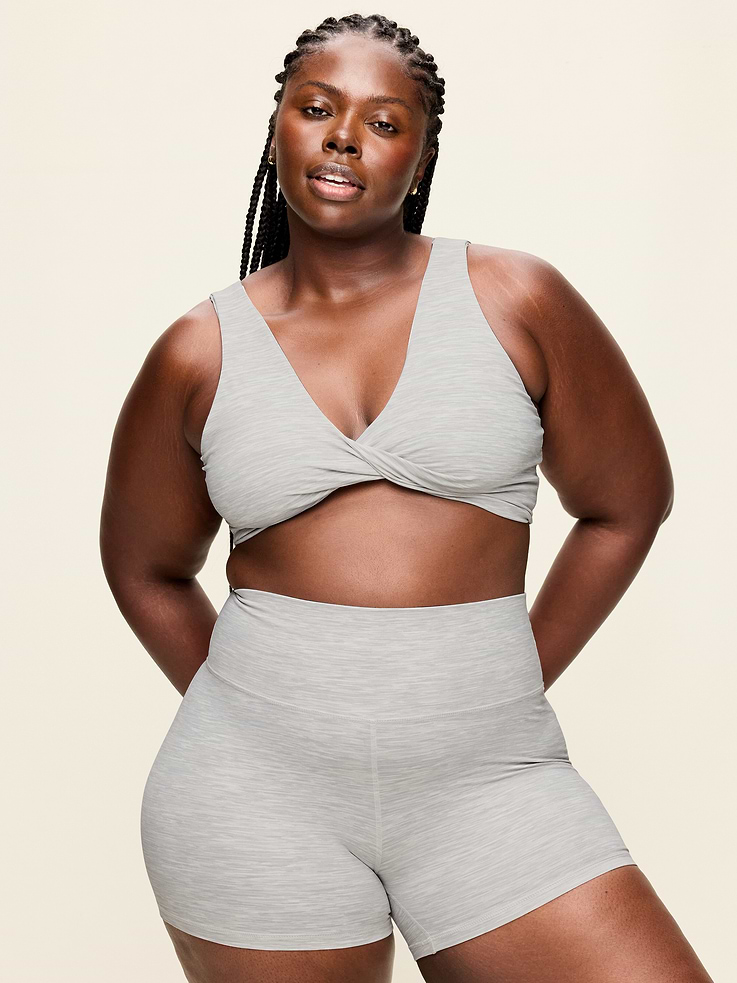 Image 7 of 9, Light Support StudioSmooth Twist-Front Sports Bra