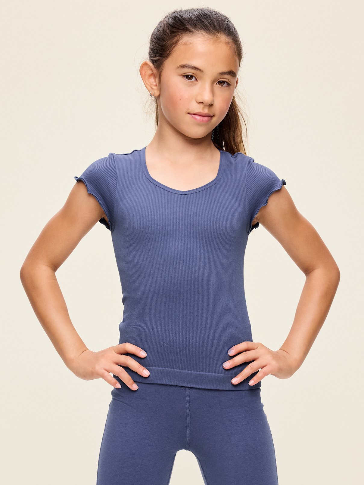 L'image numéro 1 présente Haut performance ajusté  ajusté sans coutures pour fille