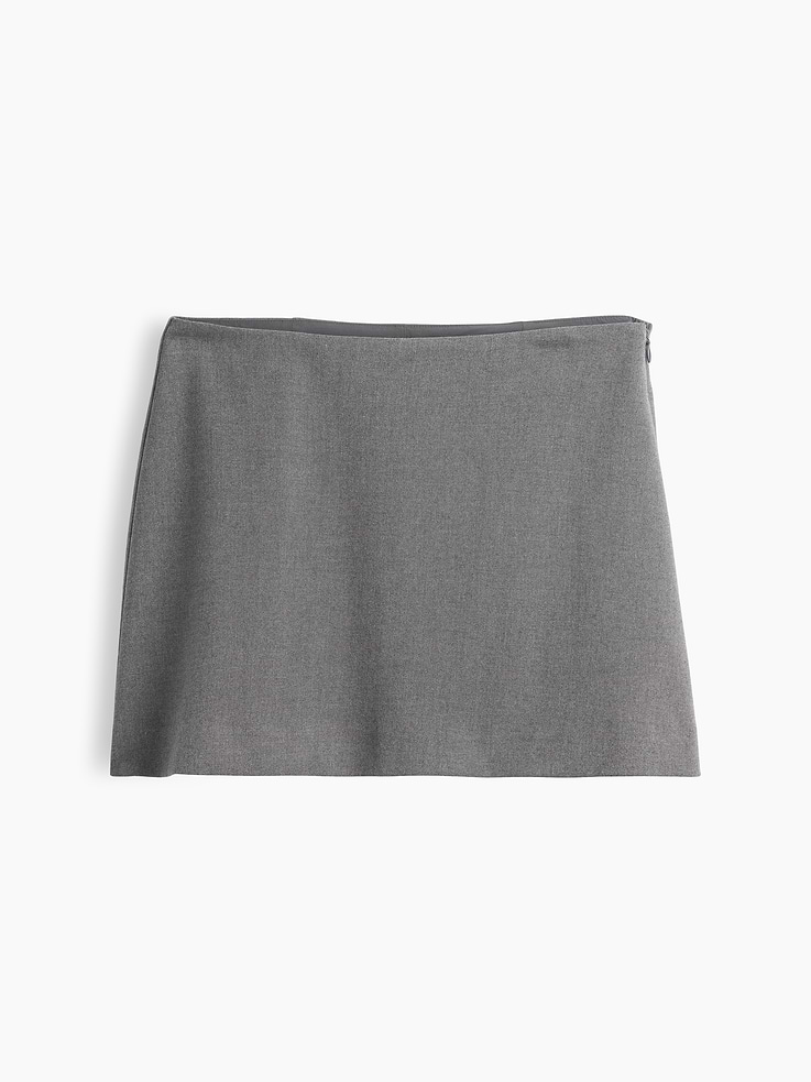 L'image numéro 5 présente Jupe-short trapèze courte