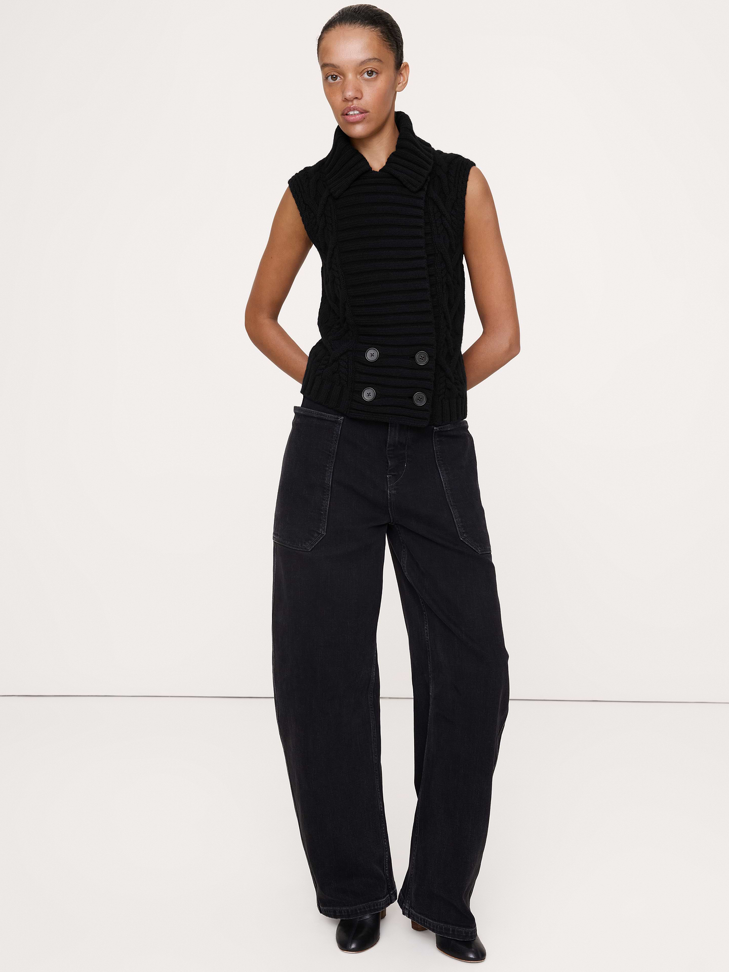 L'image numéro 1 présente Gilet en tricot torsadé de laine et coton
