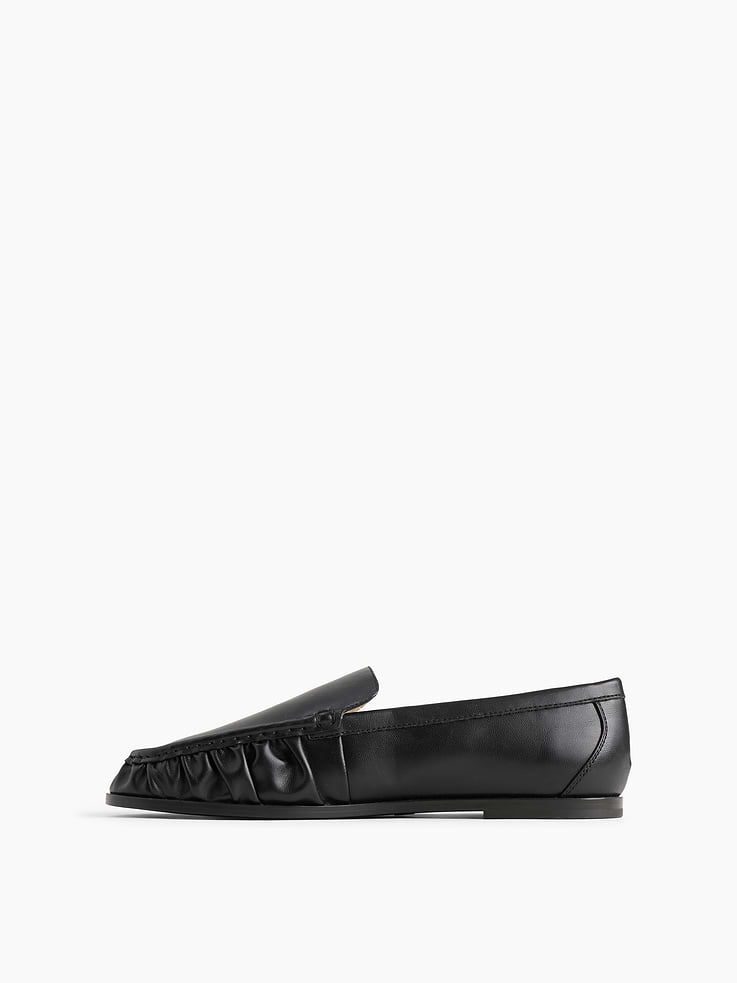 Image number 4 showing, Vegan Leather Ruched Loafers