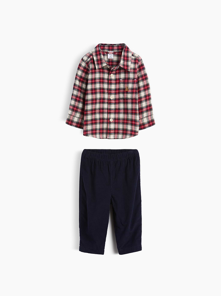 Image 1 de 2, Chemise en douce flanelle de coton et pantalon en velours côtelé., Col évasé, boutonnage sur le devant., Manches longues à poignets boutonnés., Poche poitrine appliquée avec ourson Brannan brodé., Ourlet à pan allongé au dos., Pantalon à taille élastique., Ce produit a été fabriqué dans une usine qui investit dans l’égalité des genres et l’autonomisation des femmes grâce au programme Reimagining Industry to Support Equality (RISE). En savoir plus: Combler les lacunes en matière d’équité | Gap Inc. ., Produit #1184745