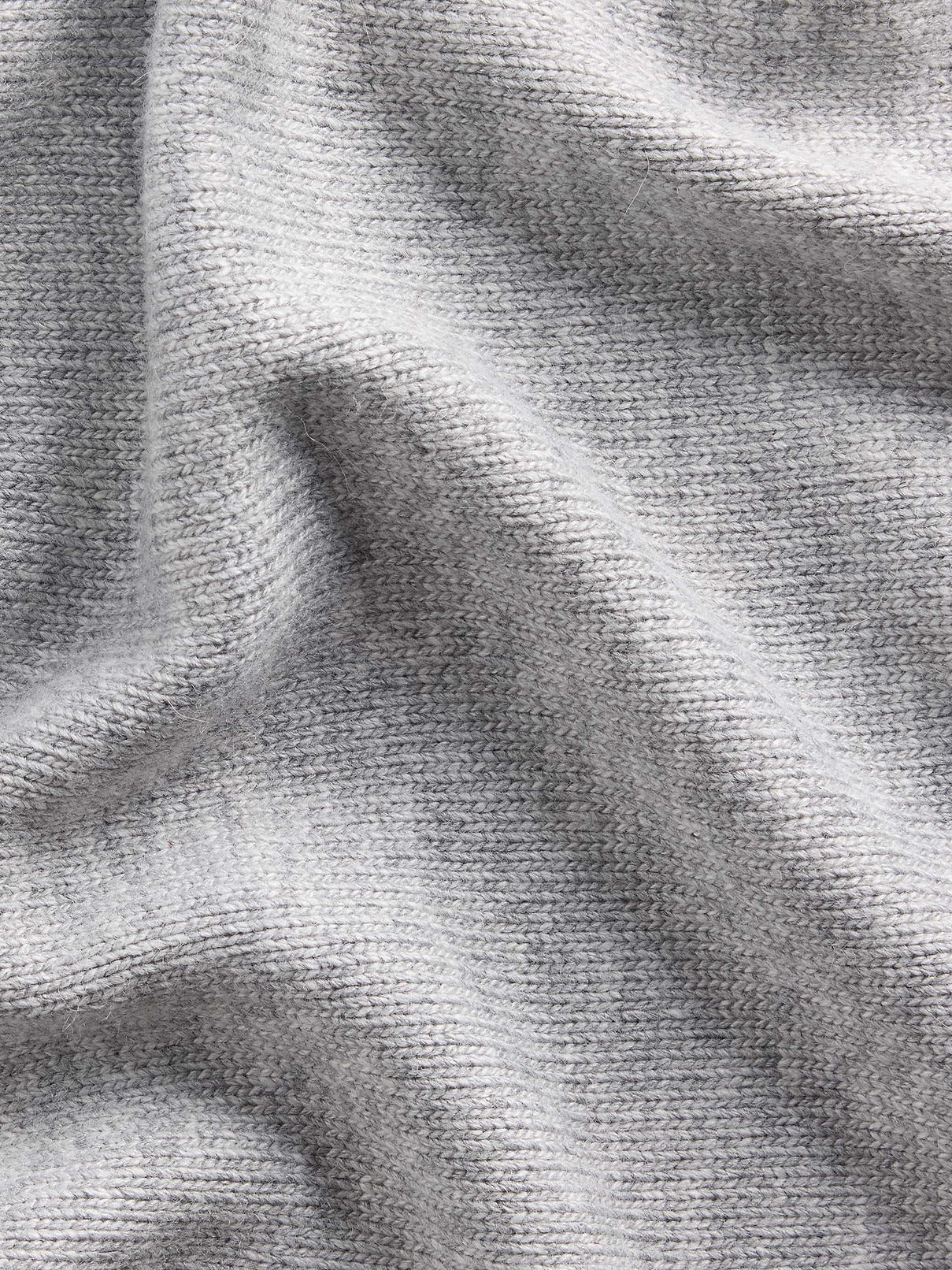 L'image numéro 3 présente Écharpe triangulaire en tricot