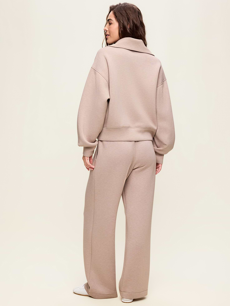 L'image numéro 3 présente Pantalon jambe large à taille haute en molleton qui reprend sa forme