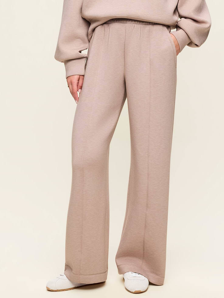 L'image numéro 1 présente Pantalon jambe large à taille haute en molleton qui reprend sa forme