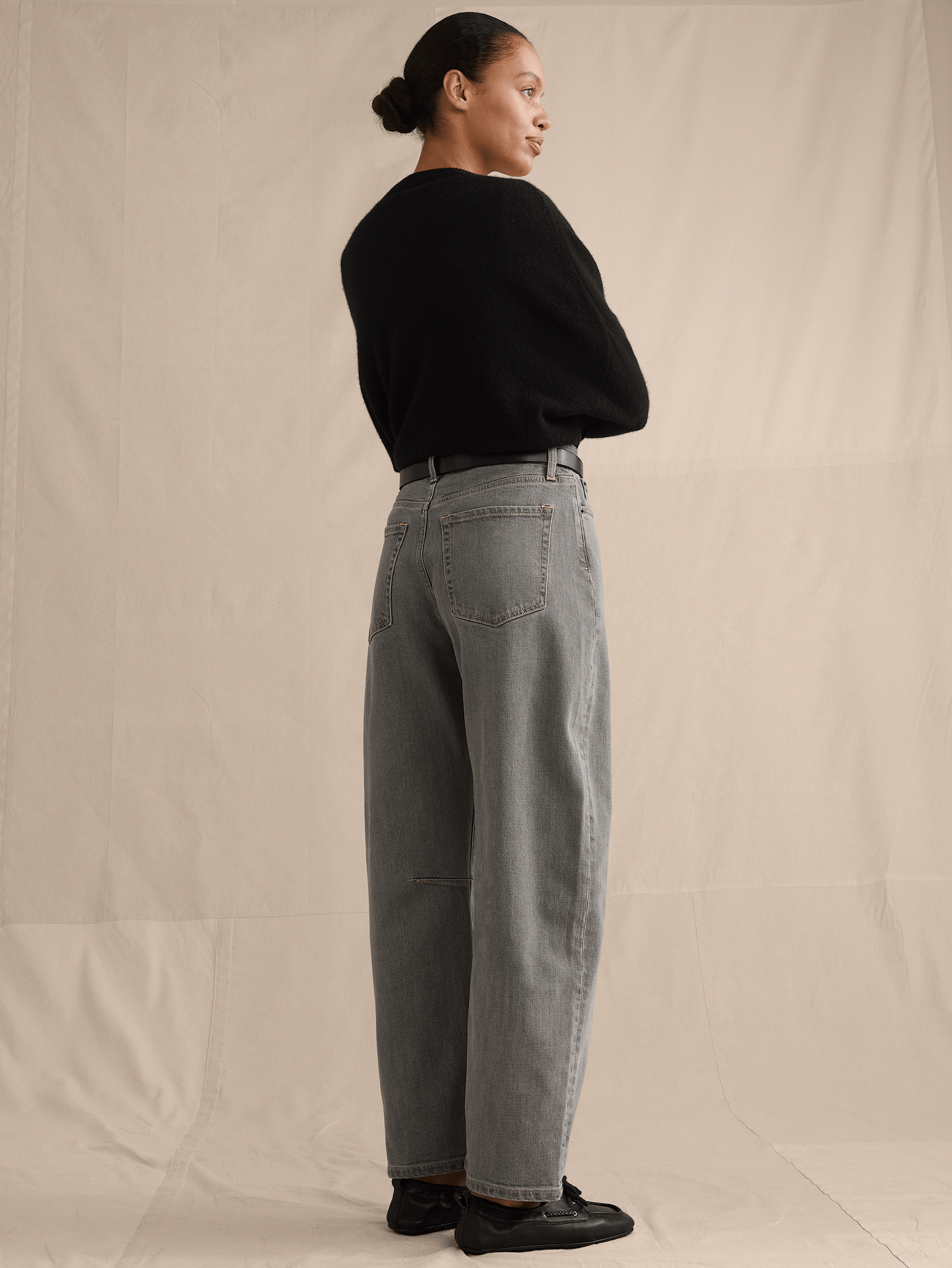 Image number 2 showing, Mid-Rise Barrel Crop Jean