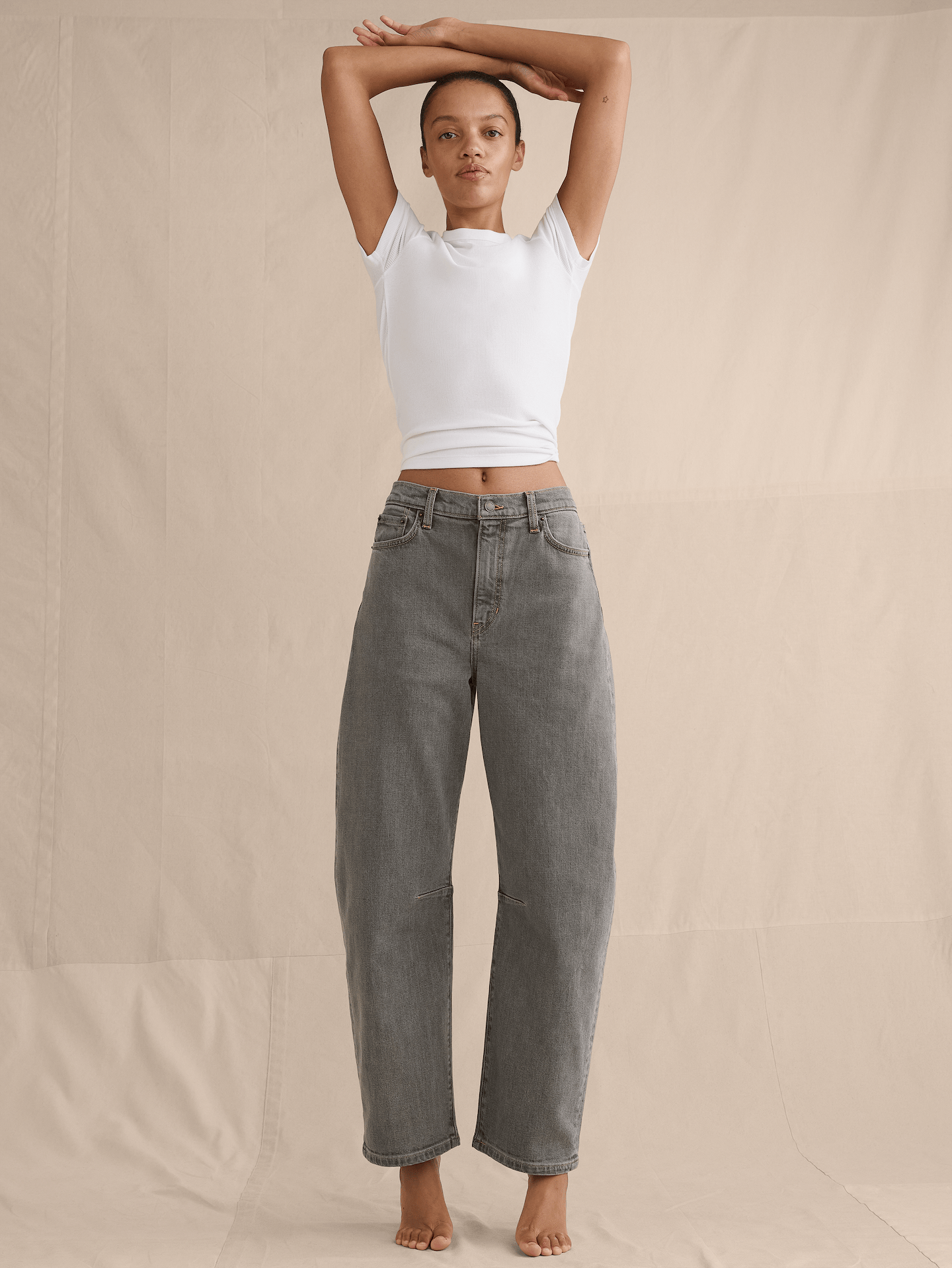 Image number 4 showing, Mid-Rise Barrel Crop Jean