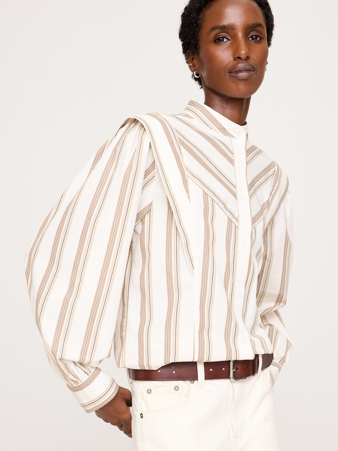 L'image numéro 6 présente Chemise en coton à col étagé