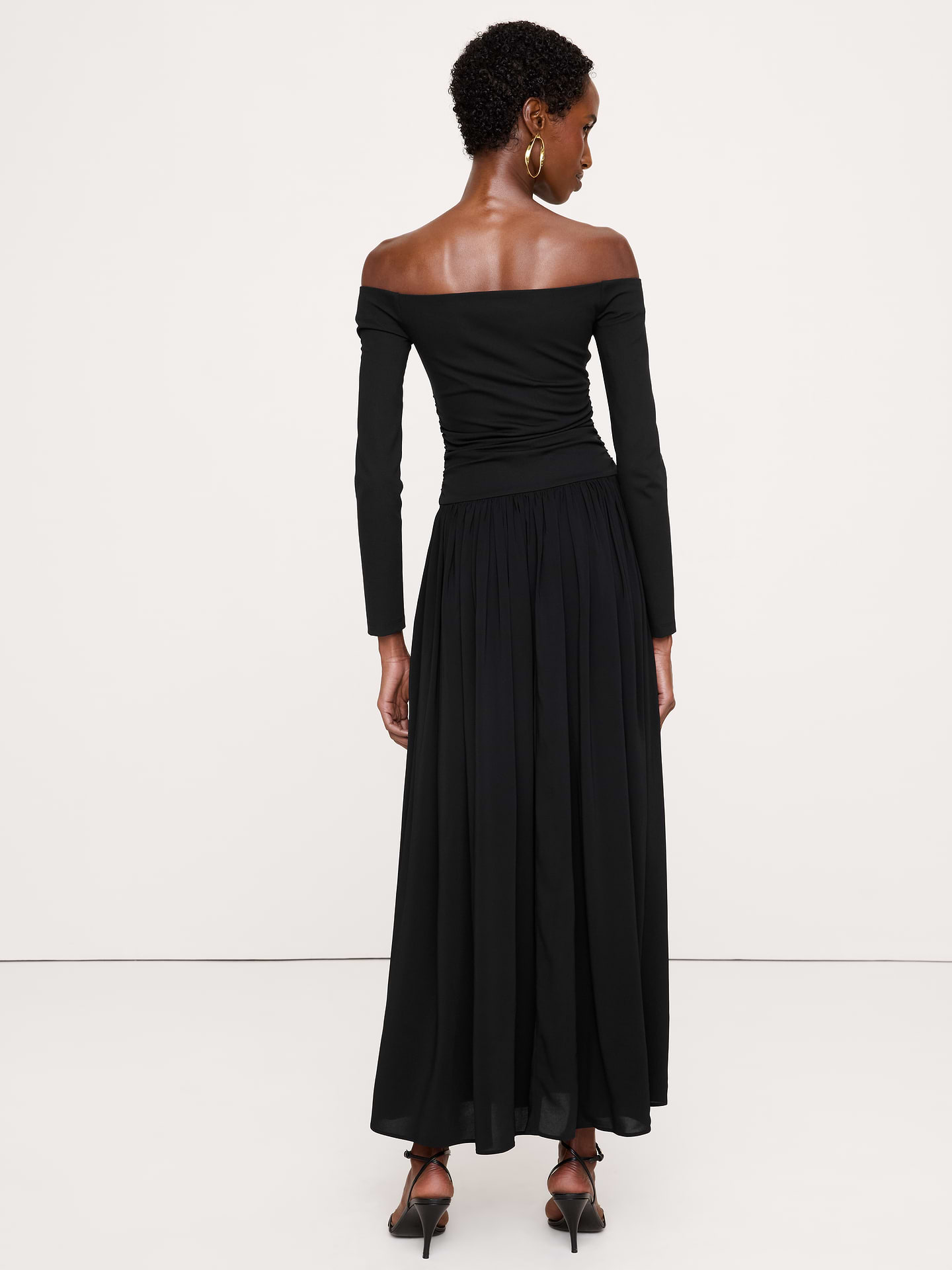 Image 2 de 4, Robe longue à épaules dénudées en jersey et crêpe georgette
