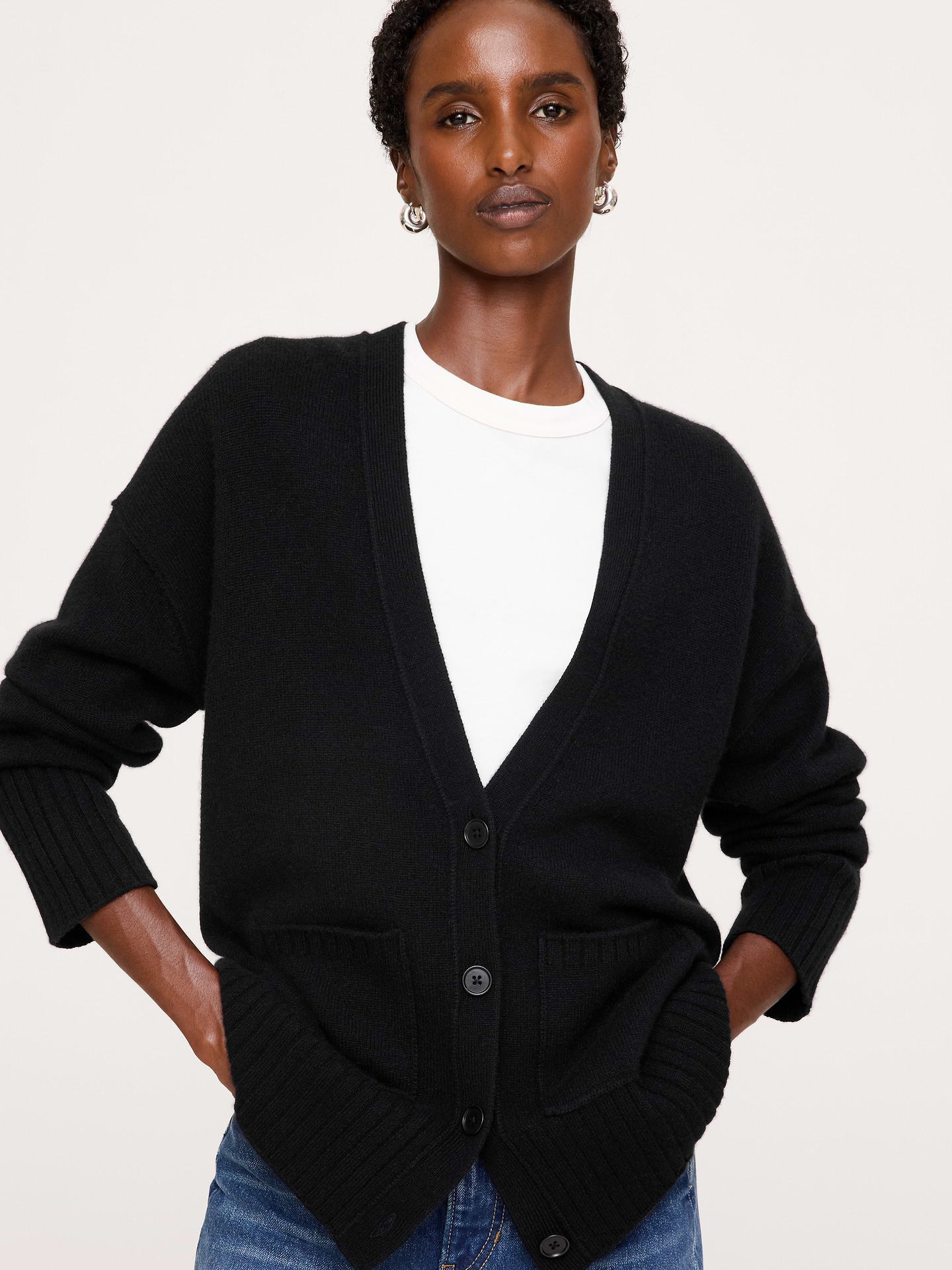 L'image numéro 4 présente Cardigan boyfriend surdimensionné en cachemire