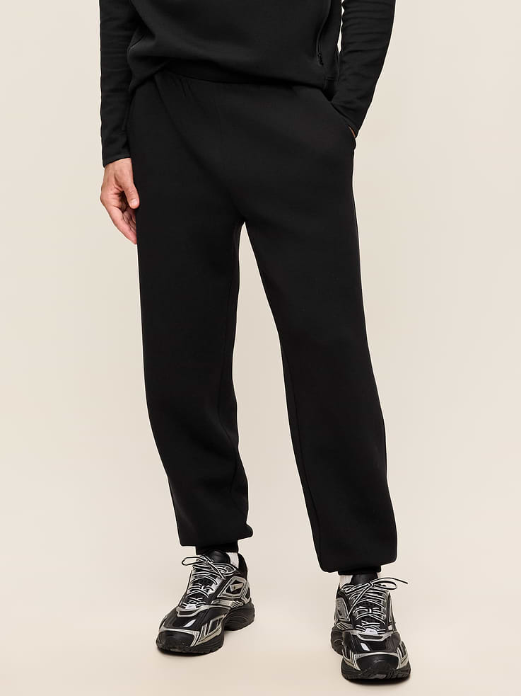 L'image numéro 1 présente Pantalon de jogging coupe généreuse en molleton raffiné