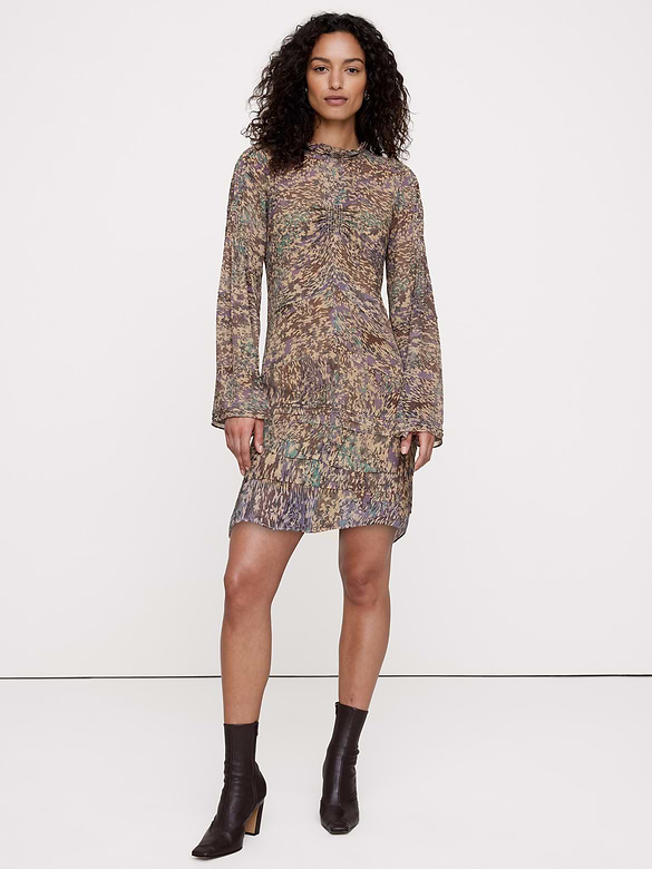 Robe courte en crêpe georgette à encolure à volants