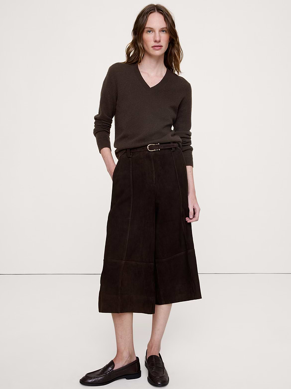Lightweight Cashmere V-Neck Sweater
