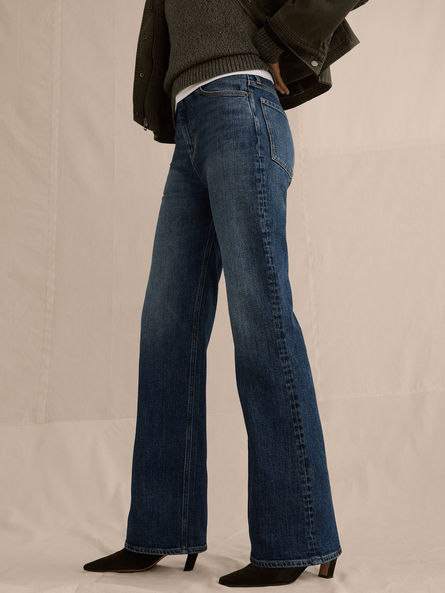Image number 8 showing, Ultra High-Rise Flare Jean