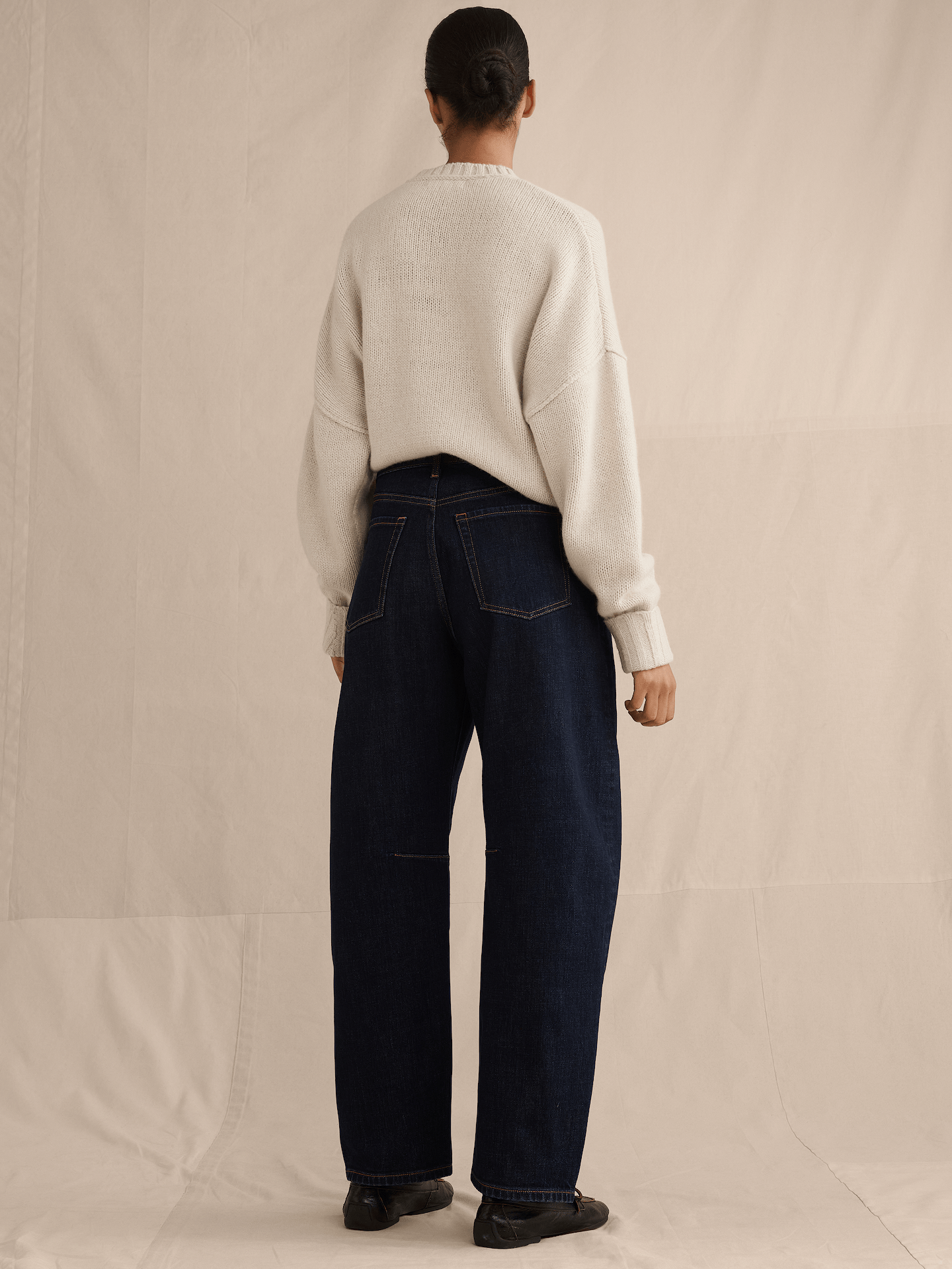 Image number 7 showing, Mid-Rise Barrel Crop Jean