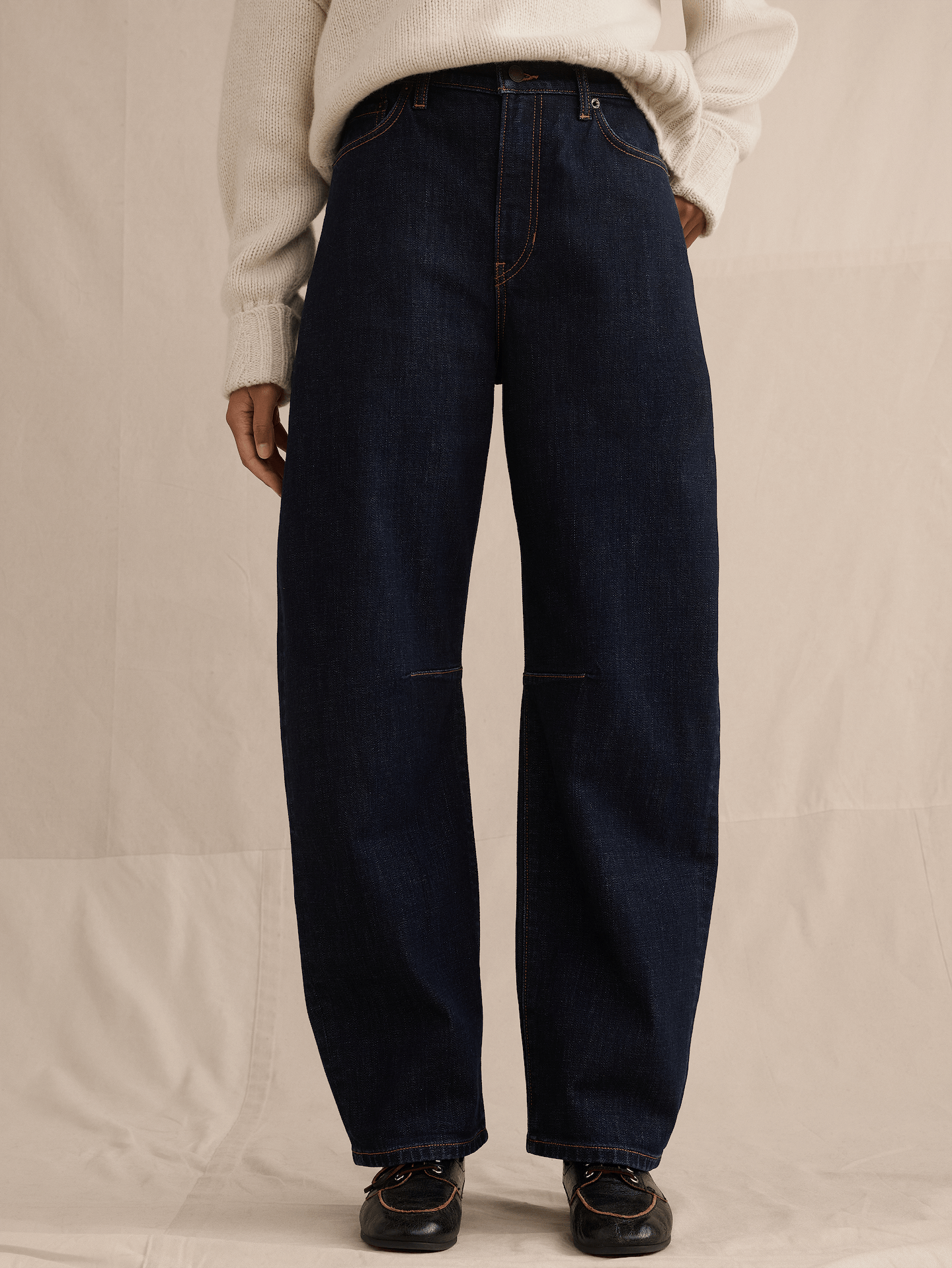 Image number 8 showing, Mid-Rise Barrel Crop Jean