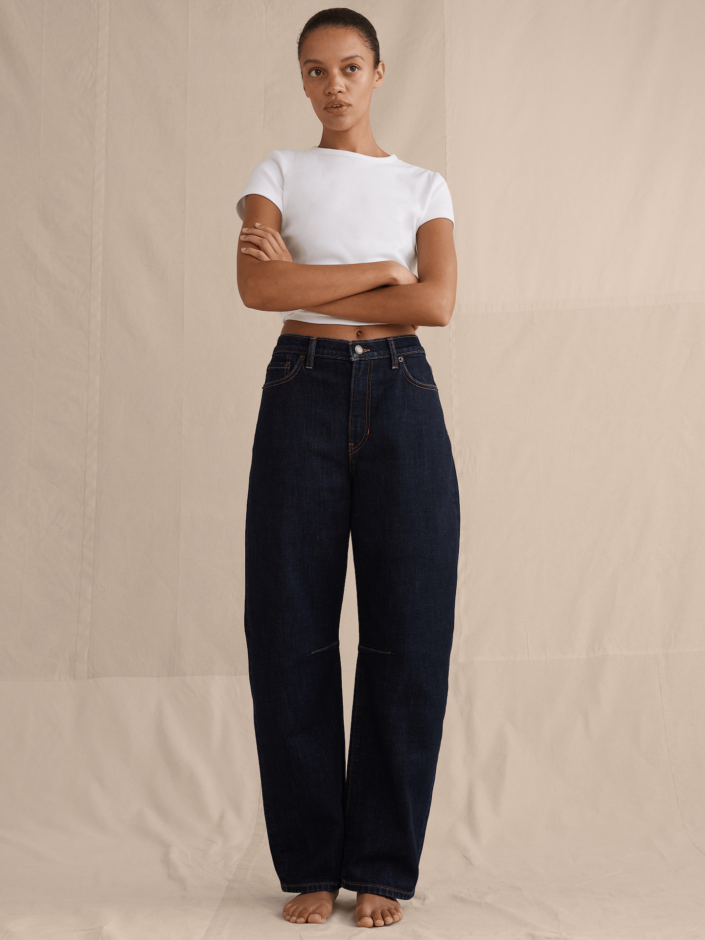 Image number 4 showing, Mid-Rise Barrel Crop Jean